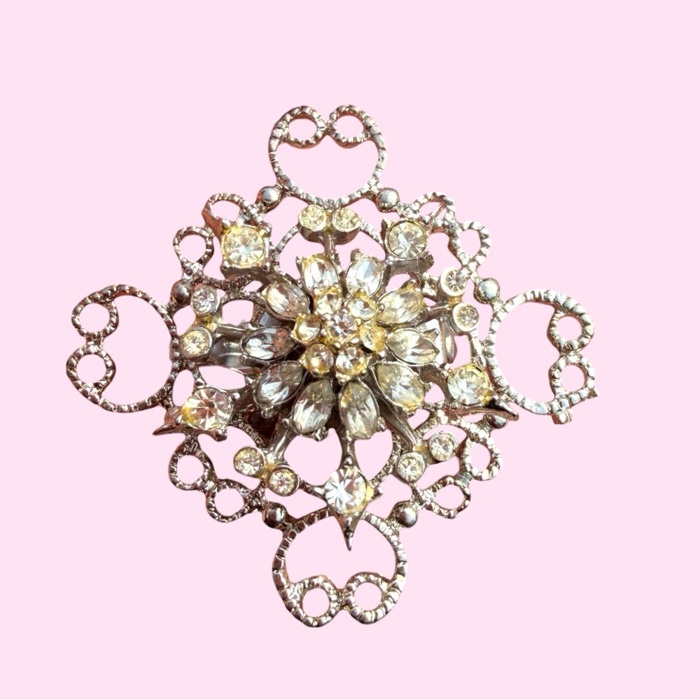Elegant Silver tone vintage crystal Brooch